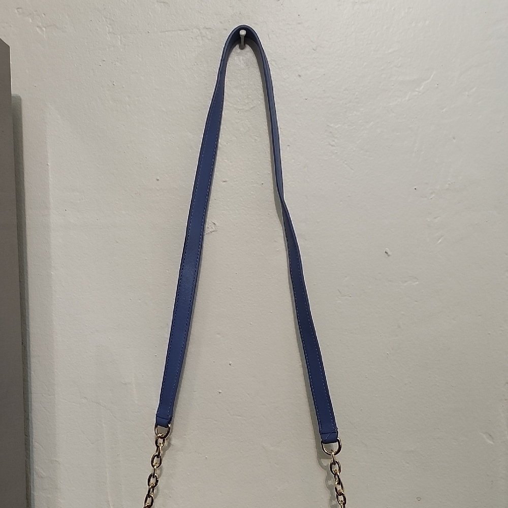 Tory Burch Quilted Crossbody Bag in Periwinkle Blue with Gold Chain - Picture 4 of 15